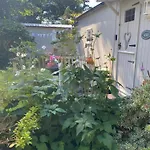 Woodmans Huts Κάμπινγκ *