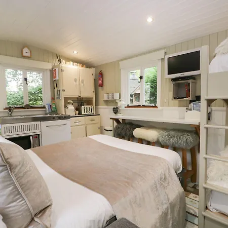 Woodmans Huts * Haverthwaite