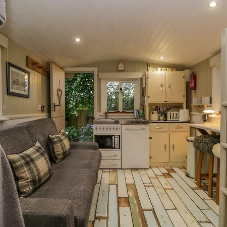 Woodmans Huts * Haverthwaite