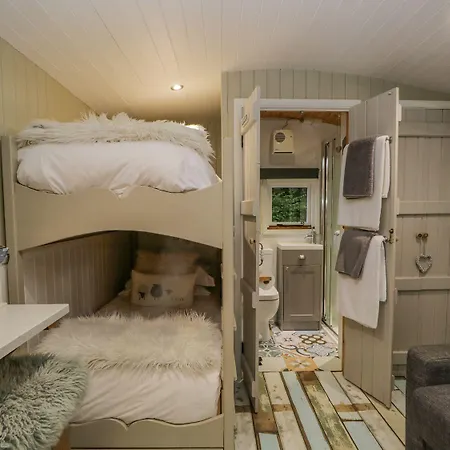 Woodmans Huts Campsite *