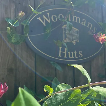 Woodmans Huts 캠프장 *